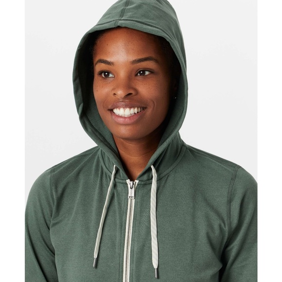 Vuori Women's Halo Performance Hoodie 2.0 - Picture 5 of 12